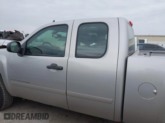 2007 Chevrolet Silverado 1500 LT w/1LT with VIN 2GCEC19CX71553141, listed as a IAAI auction lot 41580637 with 142,544 mi miles. Bid and sale history available at carsss.com. Image 14.