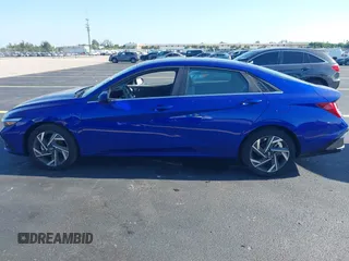2024 Hyundai Elantra SEL с VIN KMHLS4DG6RU815603, выставлен на аукционе IAAI как лот 42299061 с пробегом 1 193 миль миль и . История ставок и продаж доступна на DreamBid. Изображение 14.