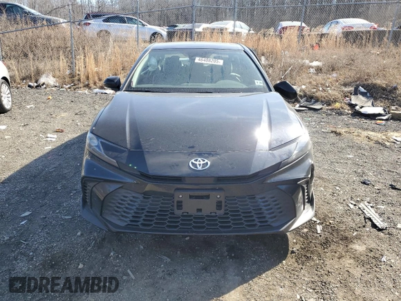2025 Toyota Camry LE z VIN 4T1DBADK3SU510279, wystawiony jako Copart lot #46408205 z przebiegiem 7 274 mil mil oraz Szkoda całkowita • Salvage title. Historia ofert i sprzedaży dostępna na DreamBid. Obrazek 5.