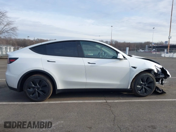 2025 Tesla Model Y Long Range with VIN 7SAYGDEE1SA343429, listed as a IAAI auction lot 41504455 with 1,284 mi miles and . Bid and sale history available at carsss.com. Image 13.