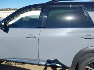 2024 Nissan Pathfinder Platinum with VIN 5N1DR3DGXRC287919, listed as a IAAI auction lot 41205545 with 8,100 mi miles. Bid and sale history available at carsss.com. Image 15.