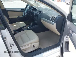 2013 Volkswagen Jetta SE z VIN 3VWDX7AJXDM297095, wystawiony jako IAAI lot #42664873 z przebiegiem 69 061 mil mil oraz . Historia ofert i sprzedaży dostępna na DreamBid. Obrazek 5.