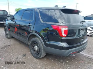 2016 Ford Police Interceptor Utility z VIN 1FM5K8AR8GGC35822, wystawiony jako IAAI lot #42091991 z przebiegiem 221 812 mil mil oraz . Historia ofert i sprzedaży dostępna na DreamBid. Obrazek 3.