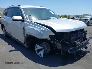 2018 Volkswagen Atlas SE with VIN 1V2CR2CA6JC570554, listed as a IAAI auction lot 42403260 with 109,427 mi miles and . Bid and sale history available at DreamBid. Image 1.