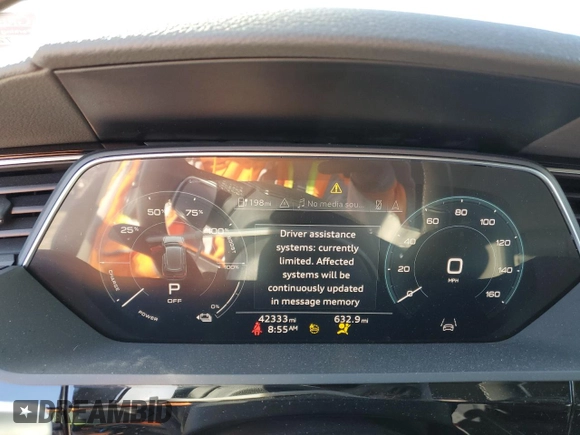 2024 Audi Q8 e-tron Premium z VIN WA14AAGE4RB012976, wystawiony jako Copart lot #46000915 z przebiegiem 42 333 mil mil oraz Szkoda całkowita • Salvage title. Historia ofert i sprzedaży dostępna na DreamBid. Obrazek 9.