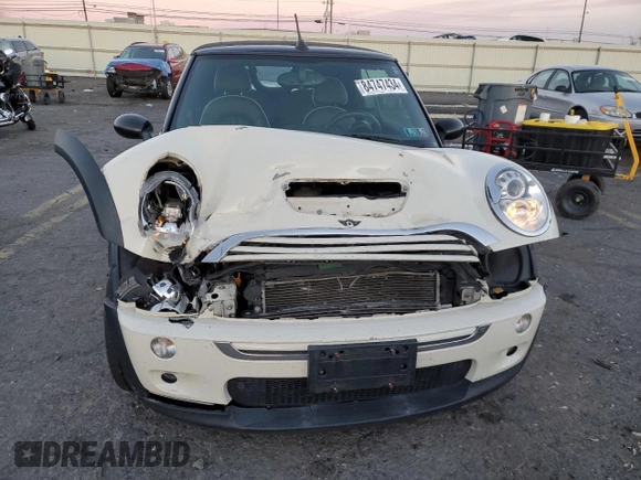 2008 MINI Convertible S z VIN WMWRH33508TU80962, wystawiony jako Copart lot #84747434 z przebiegiem 126 450 mil mil oraz Szkoda całkowita • Salvage title. Historia ofert i sprzedaży dostępna na DreamBid. Obrazek 5.
