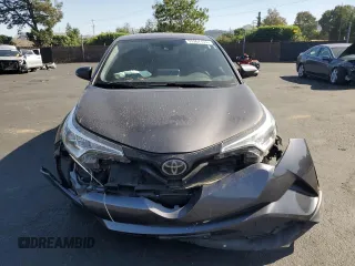 2019 Toyota C-HR XLE z VIN JTNKHMBX7K1050860, wystawiony jako Copart lot #55967135 z przebiegiem 60 330 mil mil oraz Szkoda całkowita • Salvage title. Historia ofert i sprzedaży dostępna na DreamBid. Obrazek 5.