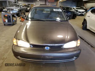 2000 Chevrolet Prizm z VIN 1Y1SK528XYZ429393, wystawiony jako Copart lot #46506584 z przebiegiem 78 028 mil mil oraz Tytuł czysty. Historia ofert i sprzedaży dostępna na DreamBid. Obrazek 5.