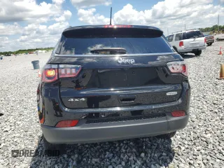 2024 Jeep Compass Latitude z VIN 3C4NJDBNXRT133089, wystawiony jako Copart lot #56872625 z przebiegiem 25 282 mil mil oraz Nie do naprawy • Non repairable. Historia ofert i sprzedaży dostępna na DreamBid. Obrazek 6.