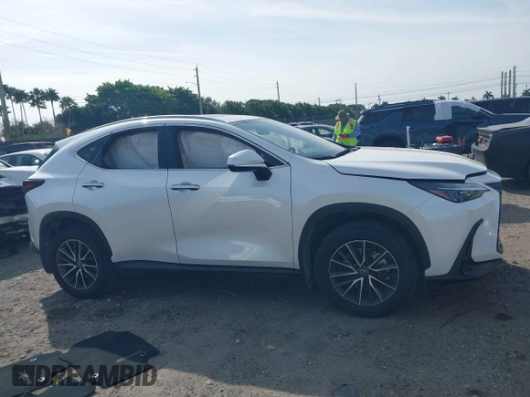 2024 Lexus NX 350 Premium z VIN JTJGGCEZ5R5008594, wystawiony jako IAAI lot #41643849 z przebiegiem 13 519 mil mil oraz . Historia ofert i sprzedaży dostępna na DreamBid. Obrazek 13.