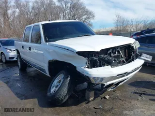 2005 Chevrolet Silverado 1500 LS with VIN 2GCEK13T151233103, listed as a IAAI auction lot 41656738 with 216,008 mi miles. Bid and sale history available at carsss.com. Image 1.