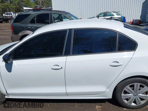 2015 Volkswagen Jetta Sedan 2.0L TDI SEL with VIN 3VWLA7AJ2FM282123, listed as a IAAI auction lot 41887845 with 115,738 mi miles. Bid and sale history available at carsss.com. Image 14.