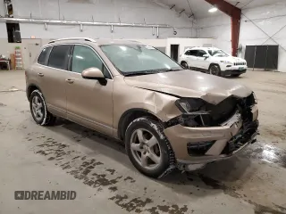 2016 Volkswagen Touareg Sport with VIN WVGEF9BP3GD010197, listed as a Copart auction lot 85826584 with 106,375 mi miles and Salvage Title. Bid and sale history available at DreamBid. Image 4.
