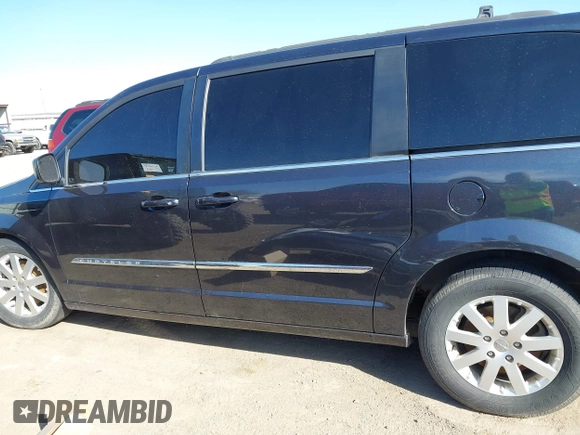 2014 Chrysler Town & Country Touring with VIN 2C4RC1BG0ER208505, listed as a IAAI auction lot 41775840 with 186,617 mi miles. Bid and sale history available at carsss.com. Image 15.
