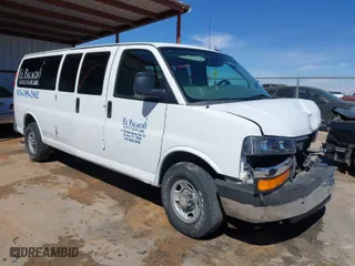 2013 Chevrolet Express Passenger LT with VIN 1GAZG1FG4D1149033, listed as a IAAI auction lot 41679269 with 204,020 mi miles. Bid and sale history available at carsss.com. Image 1.