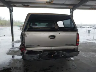 2001 Chevrolet Silverado 1500 LS with VIN 2GCEC19V811229792, listed as a IAAI auction lot 41844893 with 284,568 mi miles. Bid and sale history available at carsss.com. Image 16.