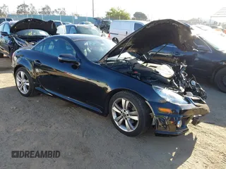 2011 Mercedes-Benz SLK 300 z VIN WDBWK5EA0BF236164, wystawiony jako IAAI lot #42237943 z przebiegiem 96 189 mil mil oraz . Historia ofert i sprzedaży dostępna na DreamBid. Obrazek 1.