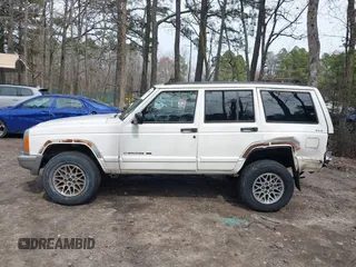 1998 Jeep Cherokee Limited with VIN 1J4FJ78S5WL247179, listed as a IAAI auction lot 41738363 with 233,402 mi miles. Bid and sale history available at carsss.com. Image 15.