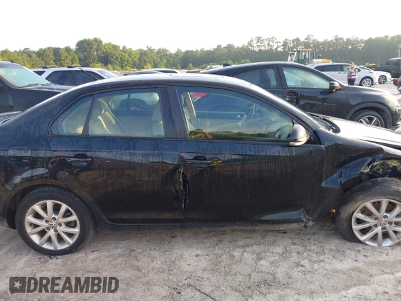 2010 Volkswagen Jetta SEL with VIN 3VWRX7AJ7AM135989, listed as a IAAI auction lot 42436903 with 188,975 mi miles and . Bid and sale history available at DreamBid. Image 12.