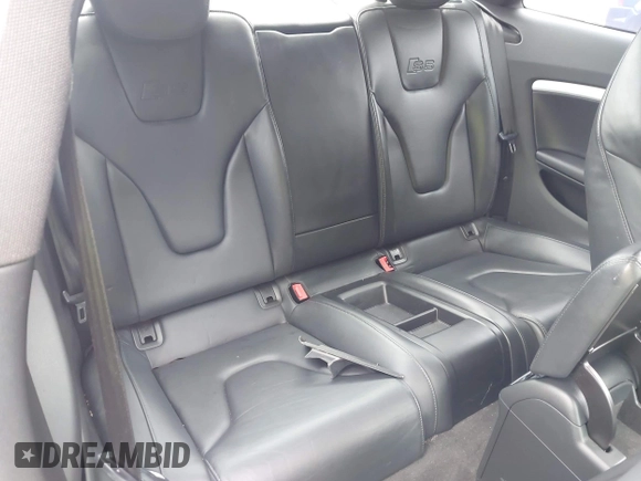 2010 Audi S5 Premium Plus z VIN WAUCVAFR9AA062970, wystawiony jako IAAI lot #42226065 z przebiegiem 128 747 mil mil oraz . Historia ofert i sprzedaży dostępna na DreamBid. Obrazek 8.