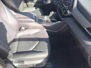 2025 Toyota Highlander Hybrid Platinum z VIN 5TDEBRCH0SS651408, wystawiony jako IAAI lot #41750433 z przebiegiem 6 705 mil mil oraz . Historia ofert i sprzedaży dostępna na DreamBid. Obrazek 5.