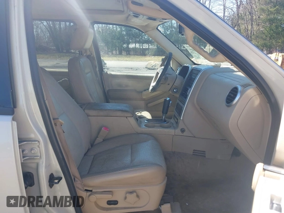 2006 Mercury Mountaineer Premier z VIN 4M2EU48886UJ10270, wystawiony jako IAAI lot #41805609 z przebiegiem 204 798 mil mil oraz . Historia ofert i sprzedaży dostępna na DreamBid. Obrazek 5.
