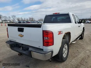 2007 Chevrolet Silverado 1500 Work Truck with VIN 2GCEC19C071640255, listed as a Copart auction lot 48654035 with 285,589 mi miles and Salvage Title. Bid and sale history available at carsss.com. Image 3.