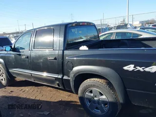 2006 Dodge Dakota SLT z VIN 1D7HW48K66S632826, wystawiony jako IAAI lot #41635407 z przebiegiem 208 046 mil mil oraz . Historia ofert i sprzedaży dostępna na DreamBid. Obrazek 15.