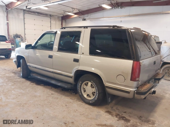 1996 Chevrolet Tahoe Limited with VIN 1GNEC13R4TJ318772, listed as a IAAI auction lot 41953820 with 250,262 mi miles. Bid and sale history available at carsss.com. Image 3.