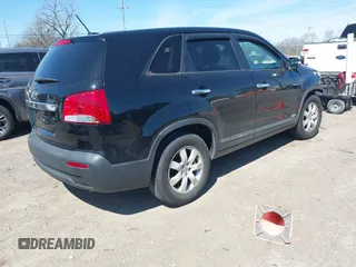 2013 Kia Sorento LX with VIN 5XYKTCA64DG386183, listed as a IAAI auction lot 41849794 with 169,394 mi miles. Bid and sale history available at carsss.com. Image 4.