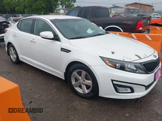 2015 Kia Optima LX z VIN 5XXGM4A70FG390207, wystawiony jako IAAI lot #42319333 z przebiegiem 159 759 mil mil oraz . Historia ofert i sprzedaży dostępna na DreamBid. Obrazek 1.