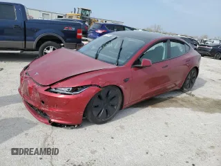 2024 Tesla Model 3 z VIN 5YJ3E1EA4RF784705, wystawiony jako Copart lot #52701015 z przebiegiem 7 400 mil mil oraz Szkoda całkowita • Salvage title. Historia ofert i sprzedaży dostępna na DreamBid. Obrazek 1.