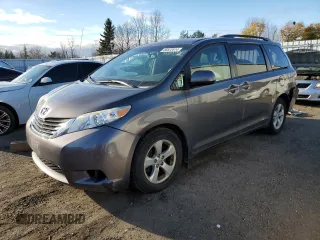2014 Toyota Sienna LE AAS z VIN 5TDKK3DC2ES521556, wystawiony jako Copart lot #80523914 z przebiegiem 205 320 mil mil oraz Szkoda całkowita • Salvage title. Historia ofert i sprzedaży dostępna na DreamBid. Obrazek 1.
