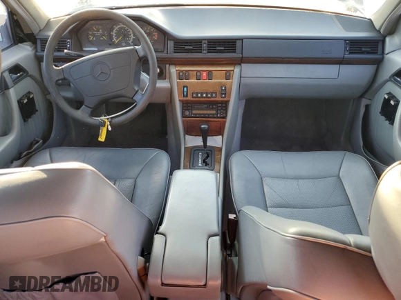 1994 Mercedes-Benz 400 E z VIN WDBEA34E8RC032408, wystawiony jako Copart lot #43827975 z przebiegiem 122 130 mil mil oraz Czysty tytuł • Clean title. Historia ofert i sprzedaży dostępna na DreamBid. Obrazek 8.