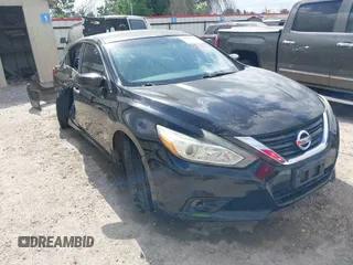 2017 Nissan Altima SV z VIN 1N4AL3AP6HC116702, wystawiony jako IAAI lot #42064512 z przebiegiem 217 844 mil mil oraz . Historia ofert i sprzedaży dostępna na DreamBid. Obrazek 1.