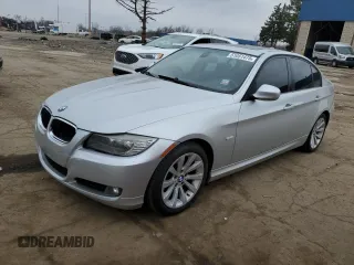 2009 BMW 3 Series 328i z VIN WBAPH73579E126604, wystawiony jako Copart lot #51051475 z przebiegiem 156 406 mil mil oraz Czysty tytuł • Clean title. Historia ofert i sprzedaży dostępna na DreamBid. Obrazek 1.