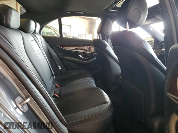 2017 Mercedes-Benz E 300 Luxury z VIN WDDZF4KB9HA187861, wystawiony jako Copart lot #66560525 z przebiegiem Nie podano mil oraz Szkoda całkowita • Salvage title. Historia ofert i sprzedaży dostępna na DreamBid. Obrazek 10.