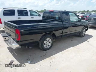 2000 Nissan Frontier XE z VIN 1N6DD26S7YC359637, wystawiony jako IAAI lot #42752725 z przebiegiem 340 199 mil mil oraz . Historia ofert i sprzedaży dostępna na DreamBid. Obrazek 4.
