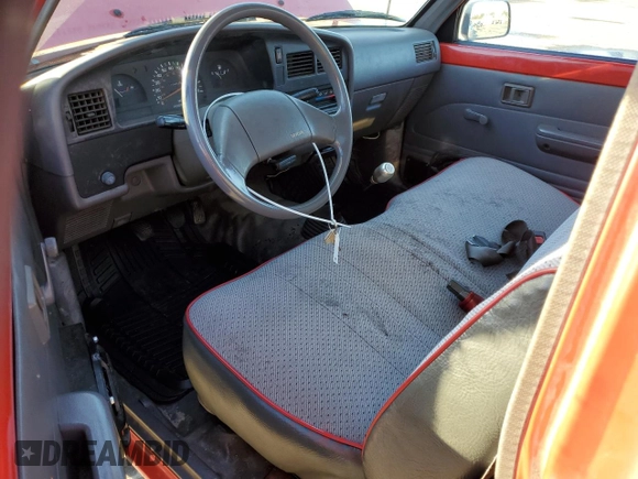 1991 Toyota Pickup z VIN JT4RN81AXM0072912, wystawiony jako Copart lot #86072004 z przebiegiem 210 493 mil mil oraz Szkoda całkowita • Salvage title. Historia ofert i sprzedaży dostępna na DreamBid. Obrazek 8.