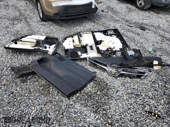 2019 Toyota Sienna XLE Auto Access Seat z VIN 5TDYZ3DC0KS980179, wystawiony jako Copart lot #61533395 z przebiegiem 32 996 mil mil oraz Szkoda całkowita • Salvage title. Historia ofert i sprzedaży dostępna na DreamBid. Obrazek 13.