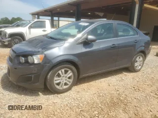 2012 Chevrolet Sonic LT z VIN 1G1JC5SB3C4216292, wystawiony jako Copart lot #57061465 z przebiegiem 56 675 mil mil oraz Szkoda całkowita • Salvage title. Historia ofert i sprzedaży dostępna na DreamBid. Obrazek 1.