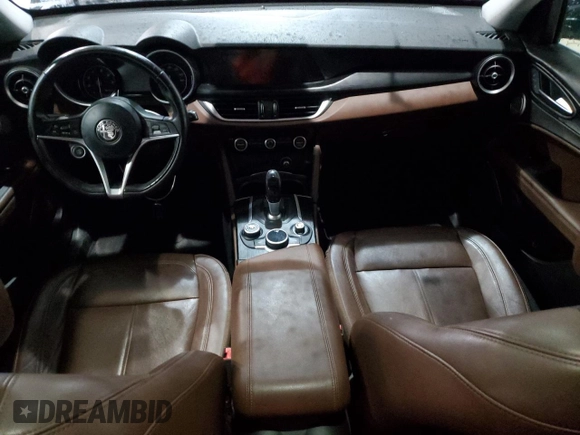2018 Alfa Romeo Stelvio z VIN ZASFAKAN1J7B92901, wystawiony jako Copart lot #56943405 z przebiegiem 78 444 mil mil oraz Czysty tytuł • Clean title. Historia ofert i sprzedaży dostępna na DreamBid. Obrazek 8.