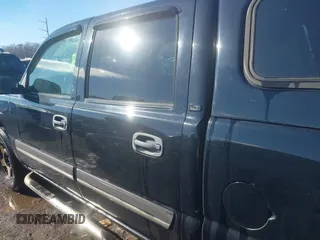 2006 Chevrolet Silverado 1500 LT1 with VIN 2GCEK13TX61199311, listed as a IAAI auction lot 41275692 with 176,734 mi miles. Bid and sale history available at carsss.com. Image 14.