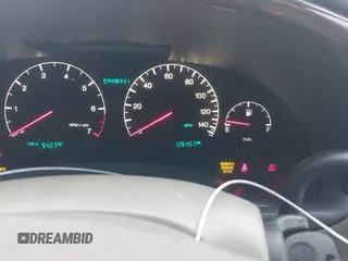 2002 Cadillac DeVille DHS z VIN 1G6KE57Y22U225134, wystawiony jako IAAI lot #41350531 z przebiegiem 126 457 mil mil oraz . Historia ofert i sprzedaży dostępna na DreamBid. Obrazek 7.