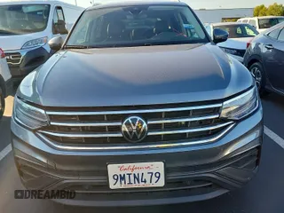 2024 Volkswagen Tiguan SE with VIN 3VV3B7AX5RM107598, listed as a IAAI auction lot 42796418 with 25,762 mi miles and . Bid and sale history available at DreamBid. Image 52.
