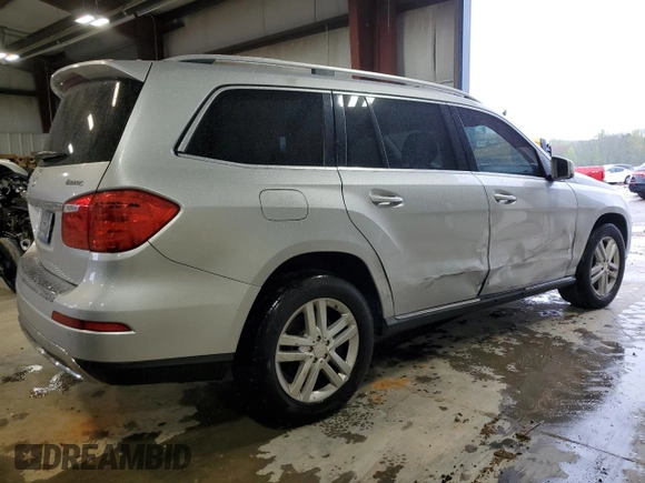 2013 Mercedes-Benz GL 450 z VIN 4JGDF7CE5DA249552, wystawiony jako Copart lot #52590995 z przebiegiem 128 518 mil mil oraz Szkoda całkowita • Salvage title. Historia ofert i sprzedaży dostępna na DreamBid. Obrazek 3.