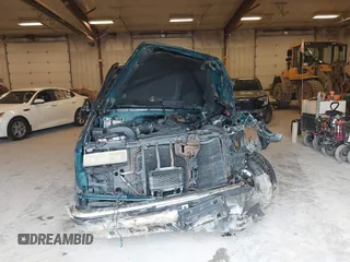 1998 Chevrolet Tahoe z VIN 1GNEK13R7WJ379752, wystawiony jako IAAI lot #42026616 z przebiegiem 270 881 mil mil oraz . Historia ofert i sprzedaży dostępna na DreamBid. Obrazek 12.