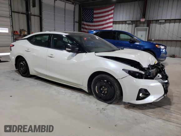 2020 Nissan Maxima SR z VIN 1N4AA6EV5LC374850, wystawiony jako Copart lot #55486855 z przebiegiem 127 967 mil mil oraz Szkoda całkowita • Salvage title. Historia ofert i sprzedaży dostępna na DreamBid. Obrazek 4.