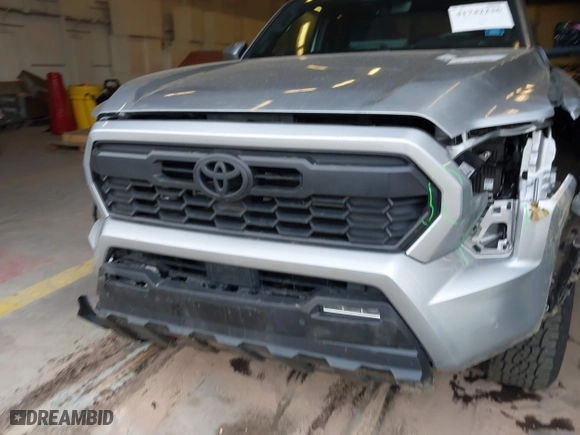 2024 Toyota Tacoma 4WD SR5 with VIN 3TMLB5JN4RM071338, listed as a IAAI auction lot 41742236 with 9,367 mi miles. Bid and sale history available at carsss.com. Image 18.