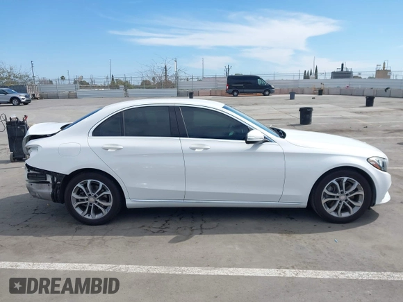 2015 Mercedes-Benz C 300 z VIN 55SWF4JB3FU091838, wystawiony jako IAAI lot #42018413 z przebiegiem 98 338 mil mil oraz . Historia ofert i sprzedaży dostępna na DreamBid. Obrazek 14.